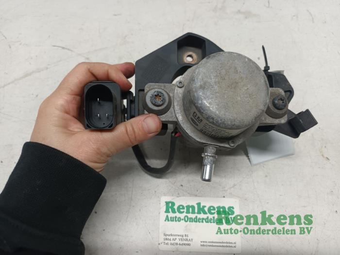 Brake servo vacuum pump from a Opel Meriva 1.4 Turbo 16V ecoFLEX 2012