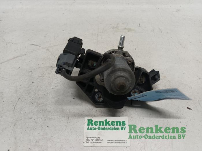 Brake servo vacuum pump from a Opel Meriva 1.4 Turbo 16V ecoFLEX 2012