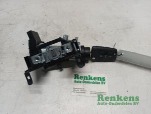 Used Ignition lock + key Skoda Fabia III (NJ3) 1.2 TSI 16V Price € 35,00 Margin scheme offered by Renkens Auto-Onderdelen B.V.