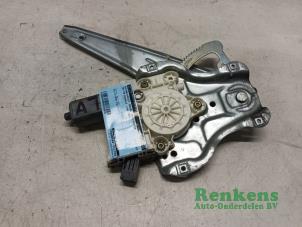 Używane Mechanizm szyby lewej tylnej wersja 4-drzwiowa Toyota Avensis Wagon (T25/B1E) 1.8 16V VVT-i Cena € 30,00 Procedura marży oferowane przez Renkens Auto-Onderdelen B.V.