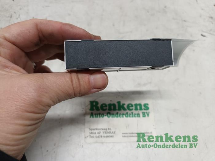 Begagnade Innerdisplay Citroen C4 Cactus (0B/0P) 1.2 PureTech 110 12V Pris € 20,00 Marginaltabell erbjuds av Renkens Auto-Onderdelen B.V.