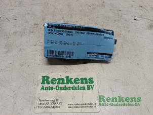 Używane Wtyk pasa bezpieczenstwa srodek tyl Opel Corsa D 1.2 ecoFLEX Cena € 15,00 Procedura marży oferowane przez Renkens Auto-Onderdelen B.V.