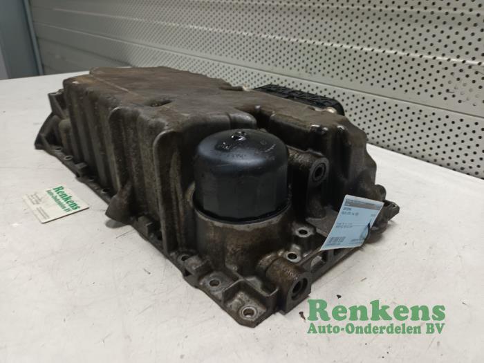 Sump from a Volvo XC70 (SZ) XC70 2.5 T 20V 2003
