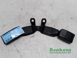 Usagé Insertion ceinture de sécurité arrière droite Ford Fusion 1.4 16V Prix € 20,00 Règlement à la marge proposé par Renkens Auto-Onderdelen B.V.