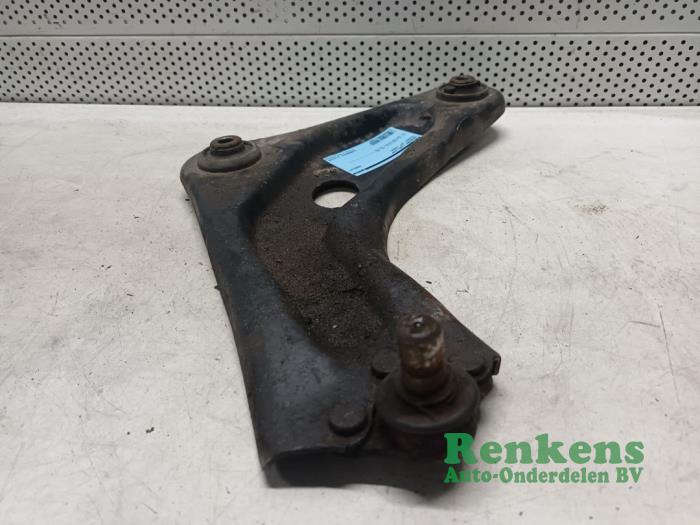 Front wishbone, left from a Peugeot 207/207+ (WA/WC/WM) 1.4 16V 2008