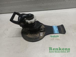 Usagé Mécanique de levage roue de secours Renault Modus/Grand Modus (JP) 1.2 16V Prix € 35,00 Règlement à la marge proposé par Renkens Auto-Onderdelen B.V.