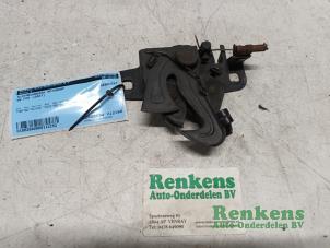 Used Bonnet lock mechanism Volkswagen Fox (5Z) 1.2 Price € 15,00 Margin scheme offered by Renkens Auto-Onderdelen B.V.
