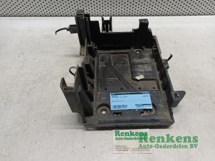 Used Battery box Opel Karl 1.0 12V Price € 20,00 Margin scheme offered by Renkens Auto-Onderdelen B.V.