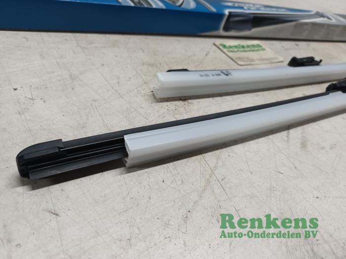 Set of wiper blades from a Ford Fiesta 6 (JA8) 1.0 EcoBoost 12V 100 2015