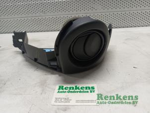 Used Dashboard vent Mazda 2 (DE) 1.3 16V MZR Price € 20,00 Margin scheme offered by Renkens Auto-Onderdelen B.V.