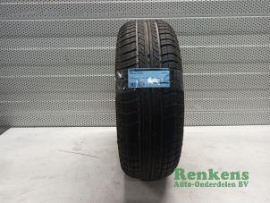 Usados Neumático Precio € 20,00 Norma de margen ofrecido por Renkens Auto-Onderdelen B.V.