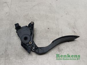 Used Accelerator pedal Renault Clio IV (5R) 1.2 16V Price € 20,00 Margin scheme offered by Renkens Auto-Onderdelen B.V.