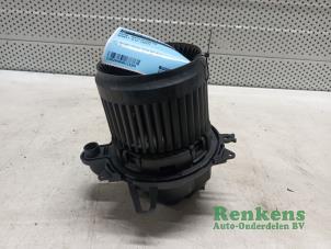 Used Heating and ventilation fan motor Renault Clio IV (5R) 1.2 16V Price € 30,00 Margin scheme offered by Renkens Auto-Onderdelen B.V.
