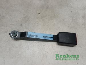 Used Front seatbelt buckle, right Renault Clio III (BR/CR) 1.2 16V TCe 100 Price € 20,00 Margin scheme offered by Renkens Auto-Onderdelen B.V.