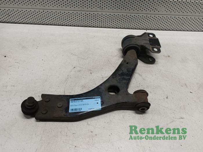 Front wishbone, right from a Ford Focus 3 Wagon 1.0 Ti-VCT EcoBoost 12V 100 2013