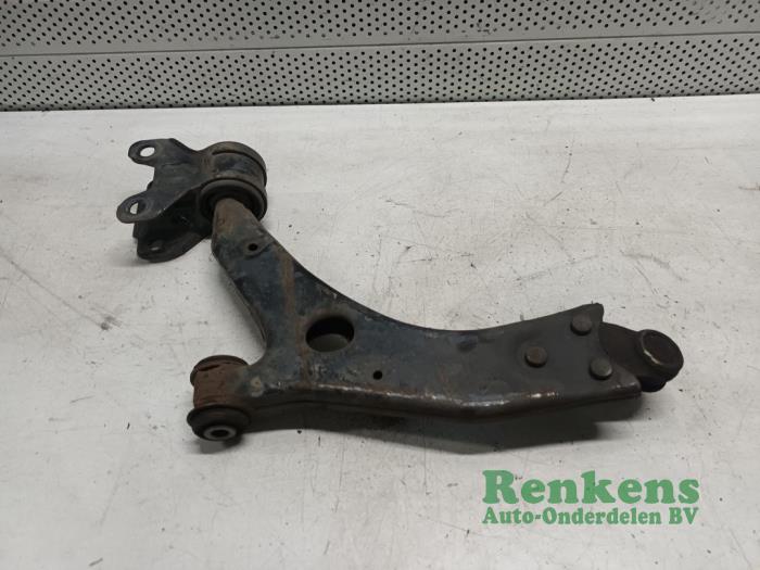 Front wishbone, right from a Ford Focus 3 Wagon 1.0 Ti-VCT EcoBoost 12V 100 2013