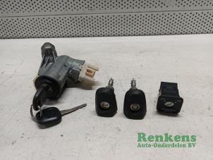 Used Set of cylinder locks (complete) Toyota Yaris II (P9) 1.0 12V VVT-i Price € 70,00 Margin scheme offered by Renkens Auto-Onderdelen B.V.