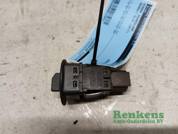Airbag switch from a Renault Clio IV (5R) 1.2 16V 2017