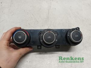 Usados Panel de control de calefacción Kia Cee'd (EDB5) 1.6 CRDi 16V Precio € 30,00 Norma de margen ofrecido por Renkens Auto-Onderdelen B.V.
