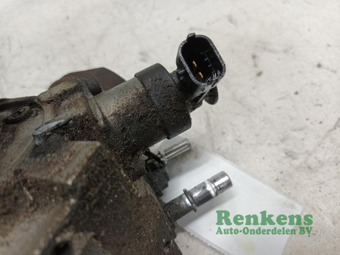 Mechanical fuel pump from a Citroën Berlingo 1.6 Hdi 90 Phase 2 2013