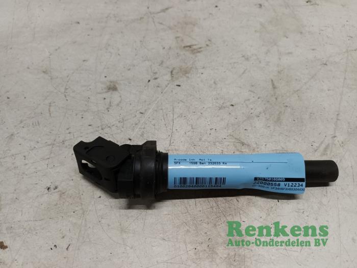 Pen ignition coil from a Peugeot 308 SW (4E/H) 1.6 16V THP 150 2008