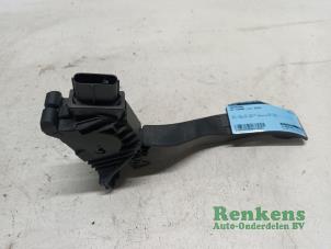 Used Accelerator pedal Volkswagen Touran (5T1) 2.0 TDI 150 Price € 25,00 Margin scheme offered by Renkens Auto-Onderdelen B.V.