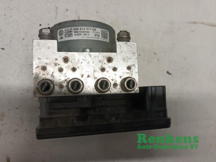 ABS pump from a Volkswagen Touran (5T1) 2.0 TDI 150 2019