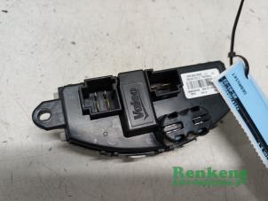 Used Heater resistor Volkswagen Touran (5T1) 2.0 TDI 150 Price € 20,00 Margin scheme offered by Renkens Auto-Onderdelen B.V.