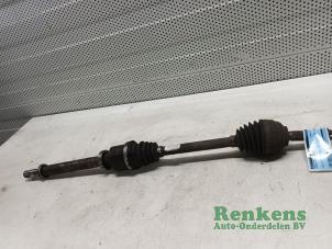 Used Front drive shaft, right Renault Clio III (BR/CR) 1.6 16V Price € 35,00 Margin scheme offered by Renkens Auto-Onderdelen B.V.