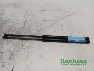 Używane Zestaw amortyzatorów gazowych tylnej klapy Seat Altea (5P1) 2.0 FSI 16V Cena € 20,00 Procedura marży oferowane przez Renkens Auto-Onderdelen B.V.