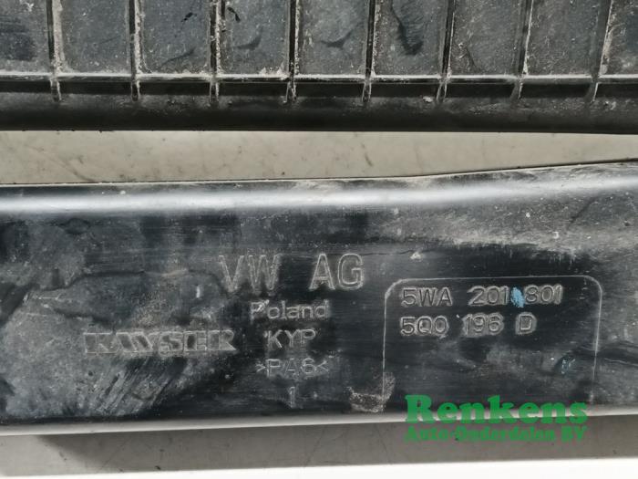 Filtre carbone d'un Volkswagen Golf VIII (CD1) 2.0 GTI 16V 2021