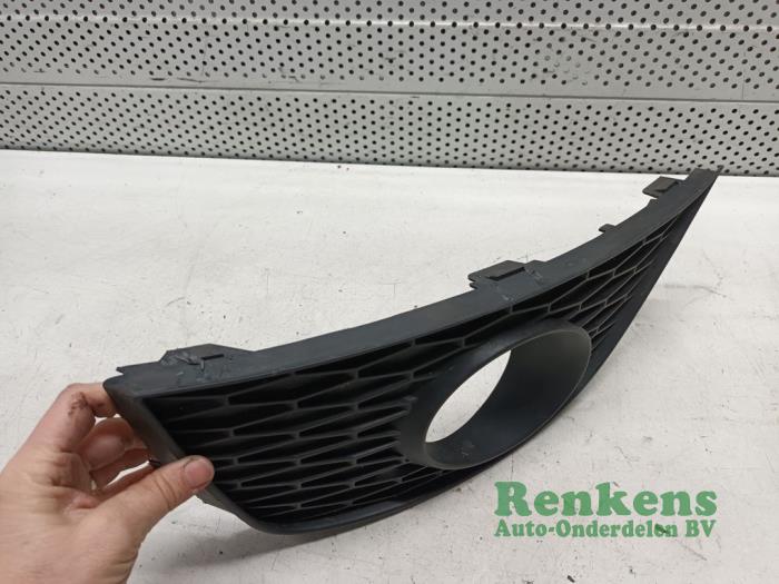 Cover plate fog light, left from a Seat Ibiza ST (6J8) 1.2 TDI Ecomotive 2011