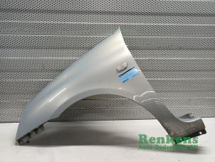 Used Front wing, left Renault Clio II (BB/CB) 1.6 16V Price on request offered by Renkens Auto-Onderdelen B.V.