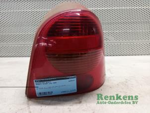 Używane Tylne swiatlo pozycyjne prawe Renault Twingo (C06) 1.2 Cena € 20,00 Procedura marży oferowane przez Renkens Auto-Onderdelen B.V.