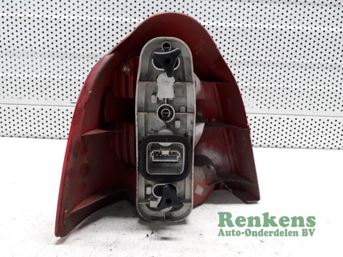 Taillight, right from a Renault Twingo (C06) 1.2 2001
