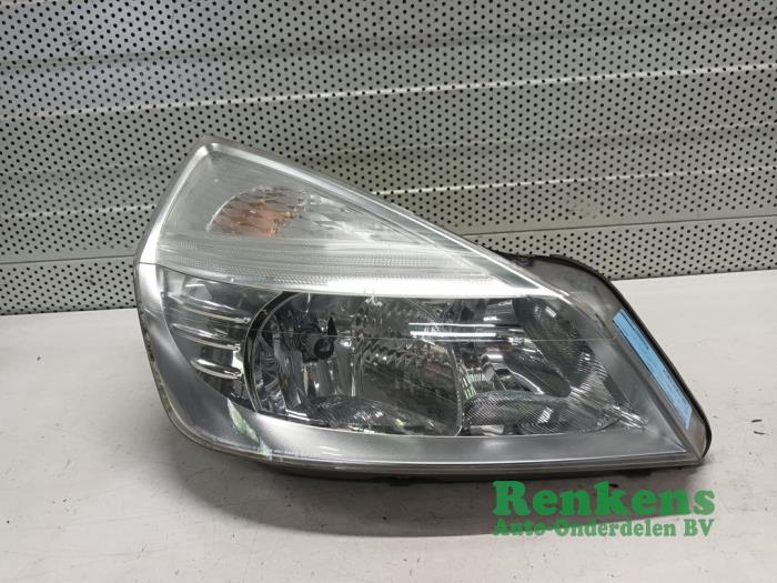 Używane Reflektor prawy Renault Espace (JK) 2.0 dCi 16V 130 FAP Cena € 60,00 Procedura marży oferowane przez Renkens Auto-Onderdelen B.V.