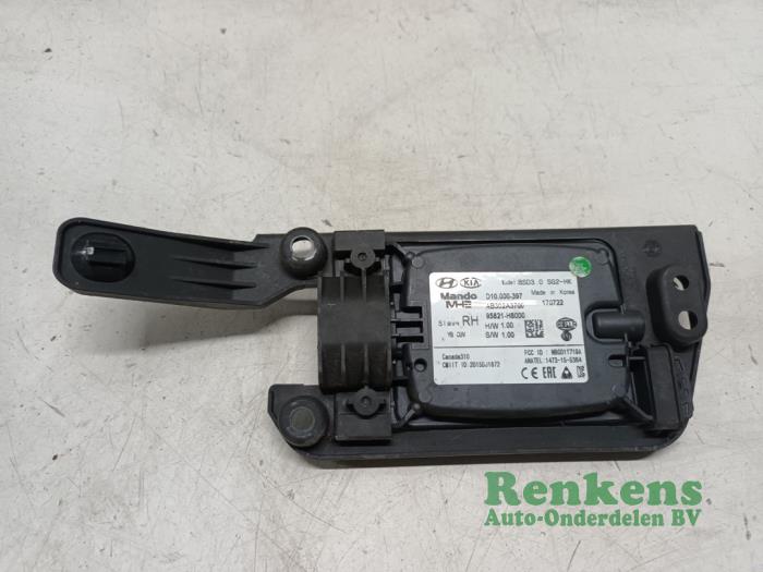 Sensor de radar de un Kia Stonic (YB) 1.0i T-GDi 12V 2019