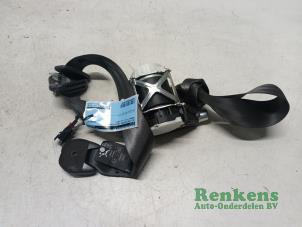 Used Front seatbelt, right Renault Clio III (BR/CR) 1.5 dCi FAP Price on request offered by Renkens Auto-Onderdelen B.V.