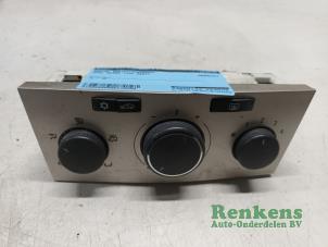 Used Heater control panel Opel Astra H SW (L35) 1.6 16V Twinport Price € 25,00 Margin scheme offered by Renkens Auto-Onderdelen B.V.
