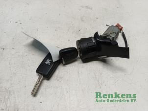Used Ignition lock + key Peugeot 207/207+ (WA/WC/WM) 1.6 16V Price € 35,00 Margin scheme offered by Renkens Auto-Onderdelen B.V.