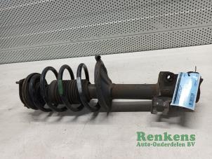 Used Front shock absorber rod, left Nissan Almera (N16) 1.5 16V Price € 30,00 Margin scheme offered by Renkens Auto-Onderdelen B.V.