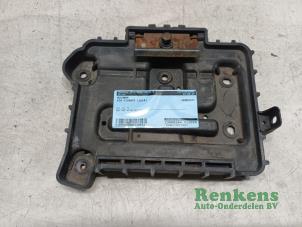 Używane Pojemnik na akumulator Kia Picanto (TA) 1.0 12V Cena € 20,00 Procedura marży oferowane przez Renkens Auto-Onderdelen B.V.
