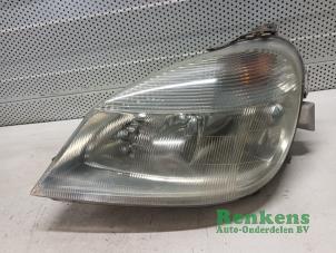 Used Headlight, left Mercedes Vaneo (W414) 1.9 Price € 50,00 Margin scheme offered by Renkens Auto-Onderdelen B.V.