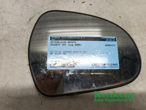 Gebrauchte Spiegelglas rechts Peugeot 207/207+ (WA/WC/WM) 1.6 16V Preis € 15,00 Margenregelung angeboten von Renkens Auto-Onderdelen B.V.