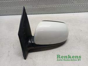 Used Wing mirror, left Kia Picanto (TA) 1.0 12V Price € 35,00 Margin scheme offered by Renkens Auto-Onderdelen B.V.