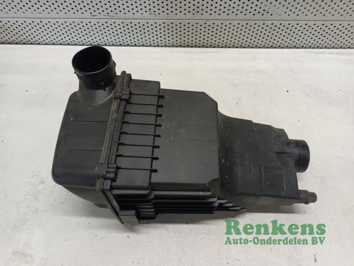 Begagnade Luftfilterhus Peugeot 206 (2A/C/H/J/S) 1.4 XR,XS,XT,Gentry Pris € 25,00 Marginaltabell erbjuds av Renkens Auto-Onderdelen B.V.