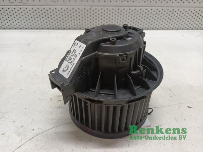 Motor de ventilador de calefactor de un Ford Fiesta 6 (JA8) 1.0 EcoBoost 12V 100 2015