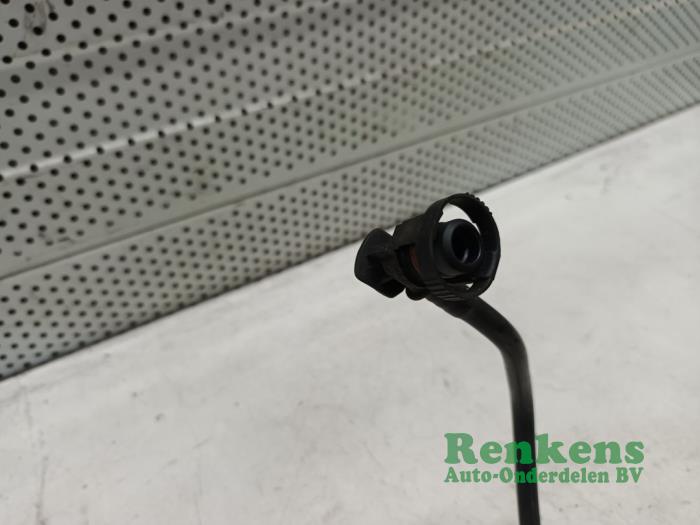 Sensor de presión de combustible de un Ford Fiesta 6 (JA8) 1.0 EcoBoost 12V 100 2015