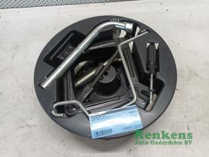 Usagé Kit d'outils Fiat 500 (312) 1.2 69 Prix € 30,00 Règlement à la marge proposé par Renkens Auto-Onderdelen B.V.