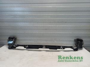 Used Rear bumper bracket central BMW 5 serie Touring (G31) 523d 2.0 TwinPower Turbo 16V Price on request offered by Renkens Auto-Onderdelen B.V.